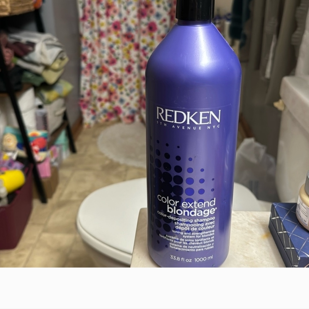 NWT Redken Color Extend Blondage Shampoo (Liter)